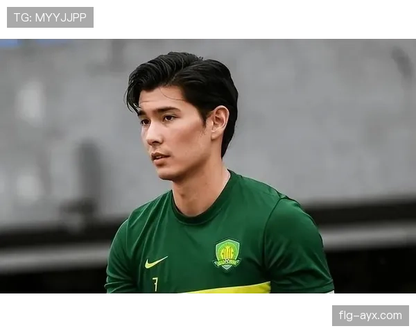 2023年足坛新星榜单揭晓：新生代球员闪耀赛场，未来可期