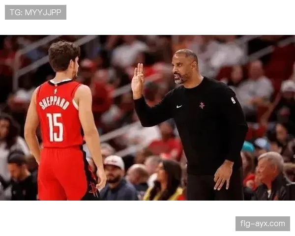 乔丹·汤普森赛场上猛得不像人，赛后逛街却像富家小哥，刷到照那刻我心态碎了