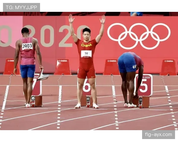 苏炳添便利店刷卡那一刻像走秀，我掏零钱的手都抖了